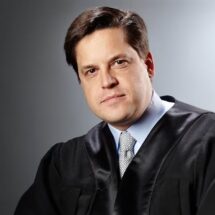 GUTIÉRREZ ORTIZ MENA DEJA LA CORTE Y LANZA ADVERTENCIA