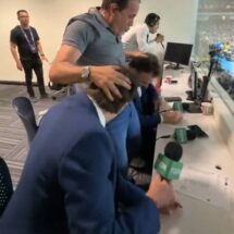 CUAUHTÉMOC BLANCO ROBA CÁMARA EN LA FINAL DE LA LIGA MX