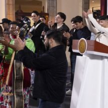 MÉXICO SE ESCRIBE CON M DE MIGRANTE; SON HÉROES Y HEROÍNAS: SHEINBAUM