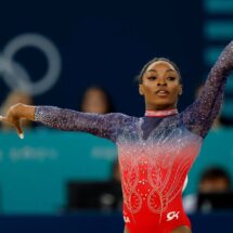 SIMONE BILES, DEPORTISTA DEL AÑO 2024 POR SPORTS ILLUSTRATED