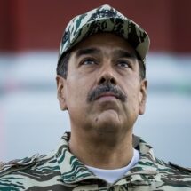 MADURO RESPONDE A LA PRESIÓN INTERNACIONAL CON MANIOBRAS MILITARES