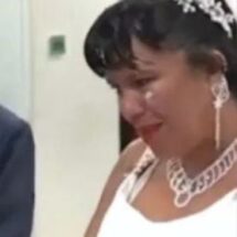 DESPUÉS DE 30 AÑOS LO DEJA EN EL ALTAR Y SE CONVIERTE EN MEME VIRAL