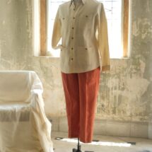 LA GUAYABERA: DE TRADICIÓN CARIBEÑA A ÍCONO GLOBAL DEL ESTILO TROPICAL