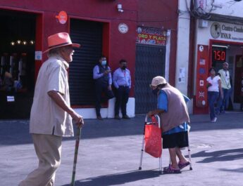 “IMPROVISAR EL CUIDADO TAMBIÉN ES VIOLENCIA”: ALEJANDRA SOLÓRZANO ALERTA SOBRE EL ABANDONO SILENCIOSO DE LOS ADULTOS MAYORES EN MÉXICO