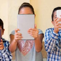 PANTALLAS Y NIÑOS: EL RIESGO INVISIBLE QUE  PROVOCA ANSIEDAD Y AGRESIVIDAD