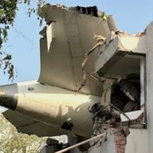 TRAGEDIA AÉREA EN INDIA: AVIÓN CON 242 PASAJEROS SE ESTRELLA RUMBO A LONDRES