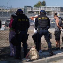 RESPONDE TRUMP CON REDADAS MIGRATORIAS MASIVAS AL NO KINGS DAY