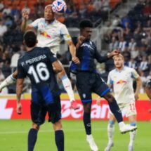 SALZBURG SORPRENDE A PACHUCA Y LO DERROTA 2-1 EN DUELO MARCADO POR TORMENTA