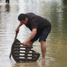 ¡NO ERA NIEVE NI JABÓN! ALARMA POR ESPUMA TÓXICA TRAS INUNDACIÓN EN NAUCALPAN