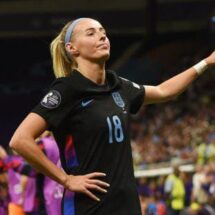 CHLOE KELLY: LA JUGADORA FORJADA EN LAS CALLES QUE CAMBIÓ LA HISTORIA DEL FÚTBOL INGLÉS