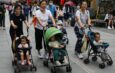 CHINA PAGA POR BEBÉS 9 MIL PESOS AL AÑO PARA INTENTAR REVERTIR SU CRISIS DEMOGRÁFICA