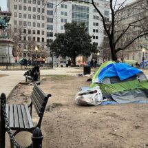 Trump anunció que los sin hogar debían salir de Washington D. C. “de inmediato” y ser reubicados “lejos de la capital”