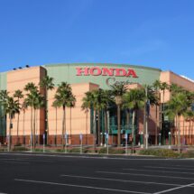 Adiós a sedes “limpias”: LA 2028 venderá derechos de nombre