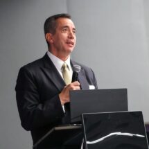 Actinver presenta Eterno optimista bursátil,   quinto título de la Biblioteca Actinver-SNX