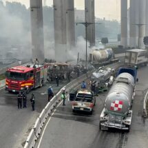 Estallido en Iztapalapa: pipa de gas explota bajo el Puente de la Concordia; al menos 3 muertos y 70 heridos