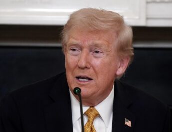 Trump desata polémica: acusa a México de estar “gobernado por cárteles” pero elogia a Sheinbaum