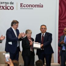 Economía, SEMARNAT y CANACAR lanzan nuevas normas ambientales para importación de vehículos de carga