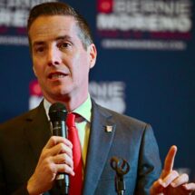 “Todo o nada”: senador de origen colombiano Bernie Moreno impulsa fin de la doble ciudadanía en EE. UU.