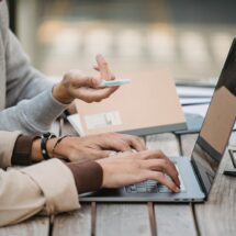 Pensamiento crítico: la habilidad esencial que protege a los jóvenes en la era de la IA