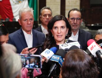 Kenia López Rabadán abre la puerta a Parlamento Abierto ante eventual reforma electoral