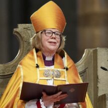 Sarah Mullally asume como primera arzobispa de Canterbury en acto histórico