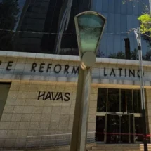 Reportan muerte de mujer tras caída desde balcón en Torre Reforma Latino