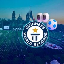 CDMX rompe Récord Guinness con clase de fútbol masiva en el Zócalo