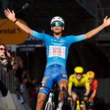 Isaac del Toro se encamina a hacer historia al liderar la Tirreno-Adriático