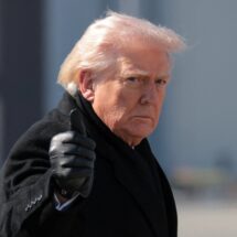 Trump amenaza con desplegar agentes de ICE en aeropuertos si demócratas no aprueban presupuesto