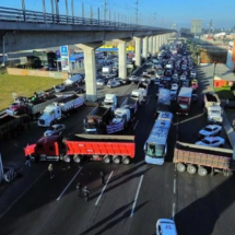 Transportistas y campesinos convocan a paro nacional el 6 de abril