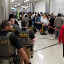 Despliegue de agentes de ICE en aeropuertos de EE.UU. por crisis de la TSA