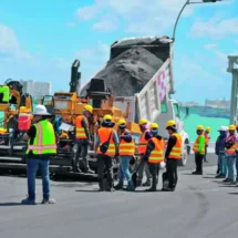 El peso se deprecia 4% en marzo y Hacienda reporta caída de ingresos por IVA