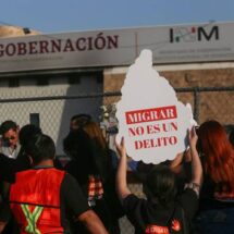 Exigen justicia y reparación integral a tres años del incendio en estancia migratoria de Ciudad Juárez