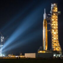 NASA despliega cohete SLS en Cabo Cañaveral para la misión Artemis 2