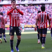 Chivas golea 3-0 a Santos Laguna y se afianza en el tercer lugar del Clausura 2026