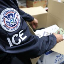 Trump ordena desplegar agentes del ICE en aeropuertos ante crisis de la TSA por cierre gubernamental