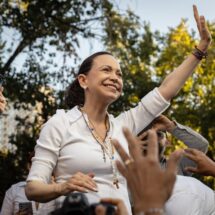 María Corina Machado teje alianzas internacionales en toma de posesión del presidente Kast en Chile