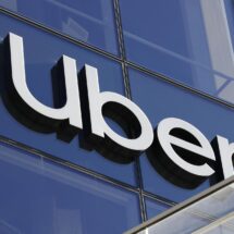 Anuncian alianza entre Uber y taxis concesionados en CDMX mientras persisten multas en el AICM