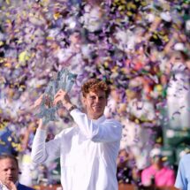 Jannik Sinner conquista el Masters de Indian Wells tras derrotar a Daniil Medvedev en dos tie-breaks