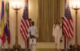 Melania Trump presenta robot humanoide en cumbre educativa en la Casa Blanca
