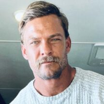 Denuncian agresión física del actor Alan Ritchson contra vecino en Nashville