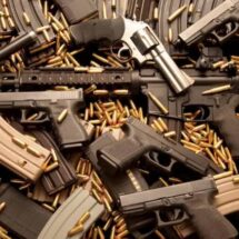 Acusan de terrorismo a dueños de armería en Arizona por vender armas a cárteles mexicanos