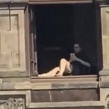 Confirma Sheinbaum sanción a trabajadora por asolearse en Palacio; Infodemia se disculpa