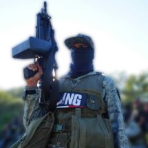 Vinculan a proceso a 13 personas por tráfico de armas y drogas en México; red internacional acusada en EE.UU.