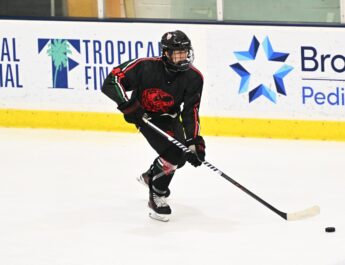 Damián Gallardo , la joven promesa del hockey sobre hielo mexicano que sueña con llegar a la NHL