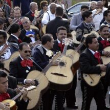 Liberan en Texas a familia mexicana de mariachis tras casi dos semanas de detención migratoria