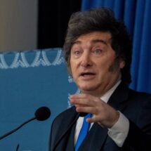 Internacional: Petróleo ruso arriba a Cuba, Argentina declara terrorista a Guardia Iraní y Nobel en riesgo