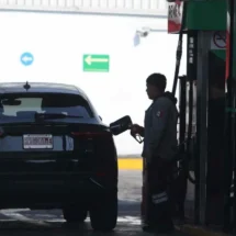 Pemex aumenta producción de gasolinas 26.71% en febrero; Sheinbaum analiza destino de combustible decomisado