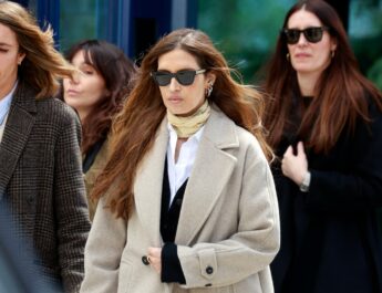 Sara Carbonero despide a su madre en Corral de Almaguer acompañada por Iker Casillas y José Luis Cabrera