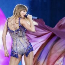 Demandan a Taylor Swift por plagio; estrenan tráilers de cine y regresan series en abril